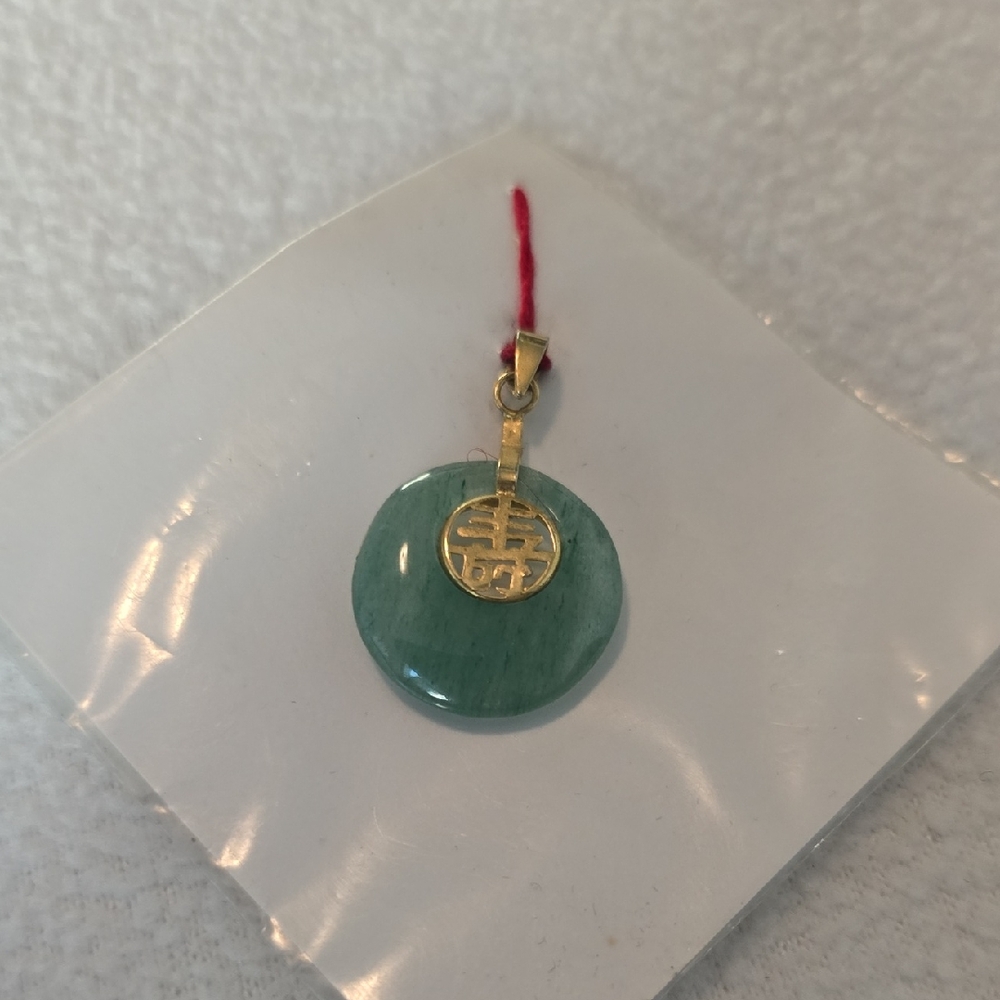 Elegant Green Pendant with Gold Accent - Picture 1 of 2